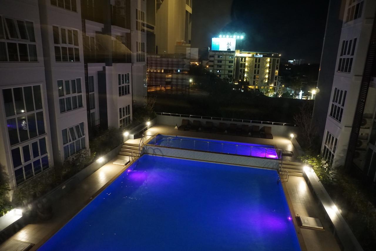 Pool View Room The Prio Chiang Mai Exterior foto